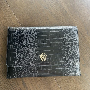 Datafodral/Dataväska - Har ingen användning av mitt fina datafodral då jag inte äger en dator. Är i bra skick🫶🏼