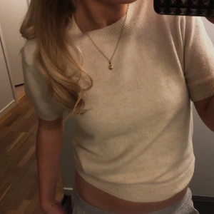 Finstickad crémevit T-shirt!💖 - SUPER snygg crémevit stickad topp från H&M!💖💖