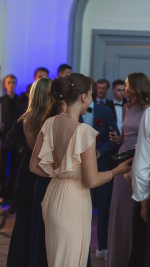 Balklänning - Balklänning från Nelly i storlek 34