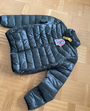 Parajumper jacka  - Helt ny parajumper jacka passar som 2xl  