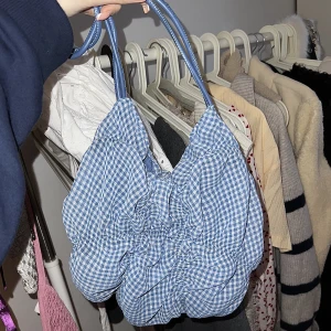 Väska zara - Tyg - Väska från zara som är helt oanvänd!💙 Använd gärna köp nu🤍