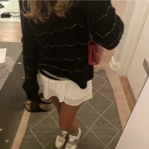 Zara tröja - Jätte snygg dra tröja som är helt slutsåld överallt