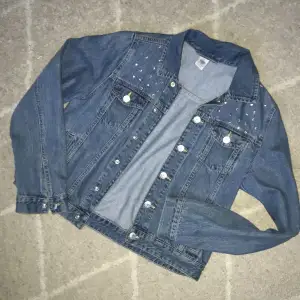  Jätte Sparanvänd jeans jacka med glitter diamanter i jeansblå färg,  Stl 164 , 13-14 år