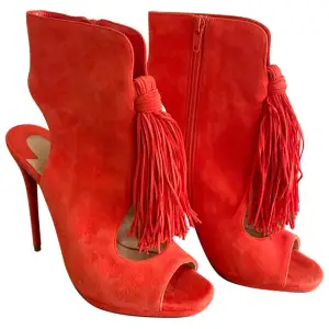 Fringe tassel. Suede shoe crafted with cutouts in ankle boot-inspired silhouette Side-zip with cutout heel and exposed arch 13CM Stiletto Heel Tagged Size 38.5 Made in Italy Barely worn, original red sole. Minor  wear on suede, overall good condition