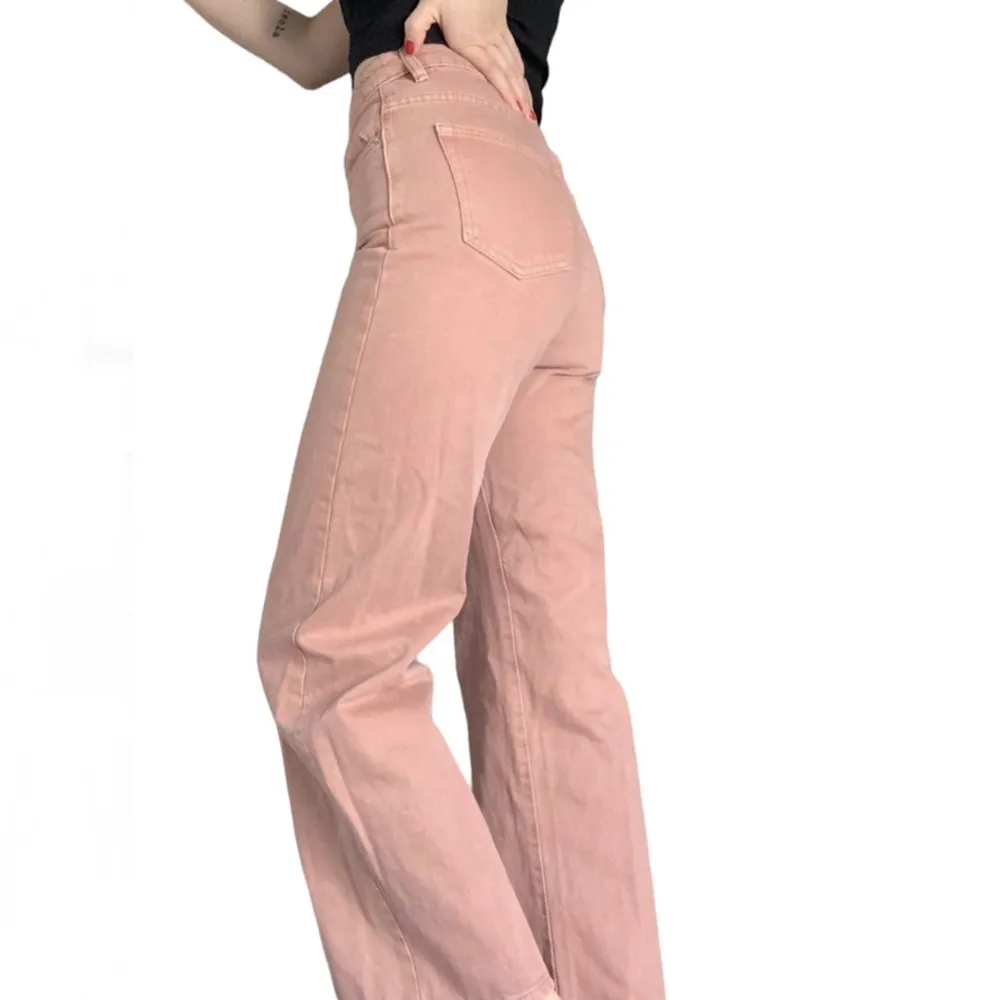 Pink flared jeans with a retro feeling! . Jeans & Byxor.