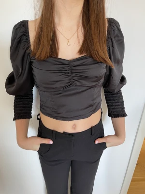 Silkesblus strl S - Superfin blus/topp från Hm. Knappt använd och i mycket fint skick. 