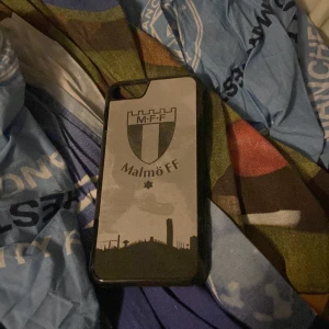 MFF mobilskal - Köpte där i själva shopen för kanske 250  Såljer själv för 100