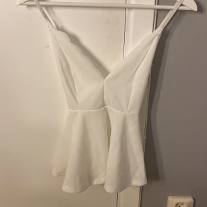 Linne - Jätte gulligt linne som tyvärr är för litet för mig, fint skick 