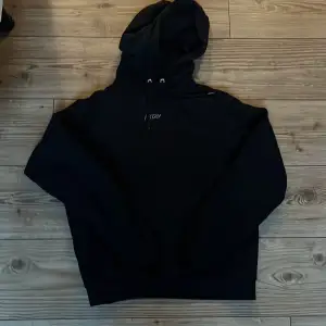 I Stay hoodie i storlek XS från carlings💕 skit snygg, säljer då den ej kommer till användning längre💕