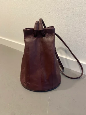 Marimekko väska  - Säljer min marimekko väska då jag aldrig använder den! Använd en gång! Köptes för 2000 kr 