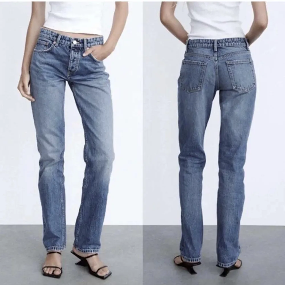 Hej! Säljer dessa jeansen från Zara då de inte passade mig i storleken. De är som i nyskick och är ej använda av mig, kan vara så att personen innan har använt men det finns inga som helst tecken på det. Hör av er vid frågor❣️ OBS: pris går att diskutera.. Jeans & Byxor.