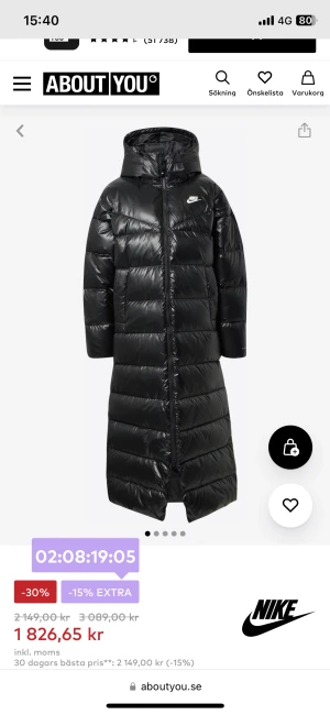 Down jacket NIKE  - Nike dunjacka säljes, lång som värmer bra under kalla månader. Använt ett fåtal gånger, inga defekter. 