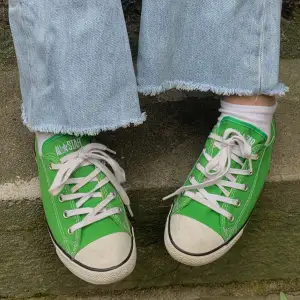 Vintage Gröna Converse! Köptes i Berlin på Paulus Boutique men säljer pga för små 😢 Små i storleken, passar som 37 💚