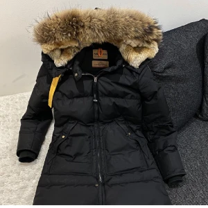 Pjs jacka  - Använd 1vinter säljer pågrund av den e för liten för mig.