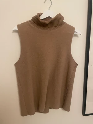 Väst  - Väst från zara Använd fåtal gånger