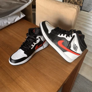 Jordan 1 chile red mid  - Säljer nu mina Jordan 1 Chile red mid, aldrig använda 