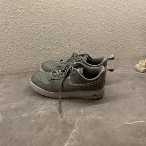 Nike skor  - Nike skor i mycket fint skick. Sparsamt använda. Inge defekter elr tecken på användning.