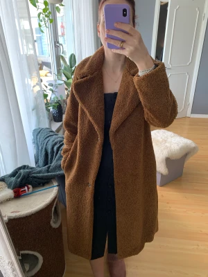 Teddy jacka - Jättefin Teddy jacka som inte kommer till användning. Använd en säsong. Köpt från Zara. Kostade 1200kr. 