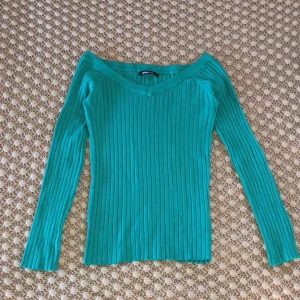 Turkos långärmad  - Storlek s/m stretchig, pris 40 kr + frakt 🫶🏼