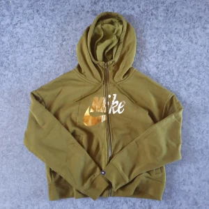 Nike hoodie stl M - Oanvänd Nike hoodie i stl M. 