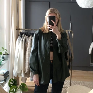 Weekday Overshirt - Grön skjorta/overshirt från Weekday