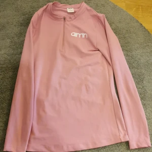 Aimn träningsteöja  - Fint skick använt fåtal gånger Storlek M från aimn rosa färg 