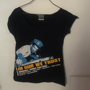 Tröja med tryck - Tröja med tryck! Passar tight på M, tredje bilden är passform! Tar swish!