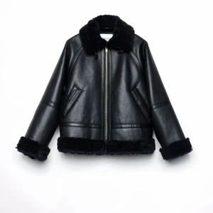 Aviatorjacka i faux shearling - Lite OZ jacka i faux fur och shearling i fräscht skick 
