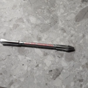 Benefit Gimme Brow pencil - Benefit Gimme Brow+ Volumizing Pencil Volymgivande Ögonbrynspenna. Endast väsad och använd 1 gång. Nypris 359kr 