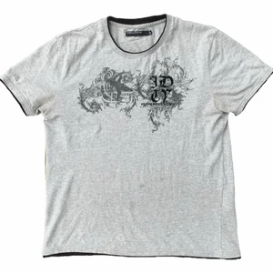 T-Shirt - .
