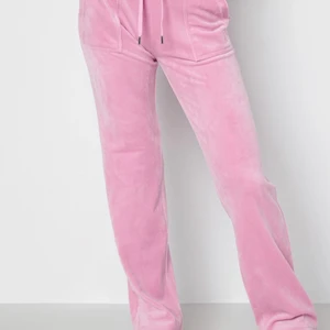Juicy couture  - Hej! Säljer mina Juicy byxor i rosa. Använd 4 gånger.