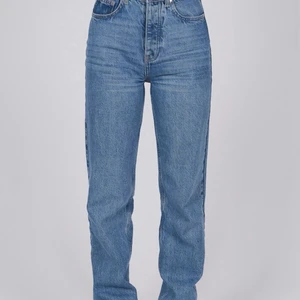 Adsgn jeans - (Lånade bilder) så fina jeans med perfekt passform. Sparsamt använda, säljer då dom inte kommer till användning❤️