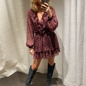 Zara klänning - Storlek S! Sitter superfint och tajt i midjan