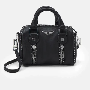 Zadig väska - Säljer assnygg Zadig Sunny bag!☀️💞köpt på zalando för ca 1500kr för några veckor sedan. Säljer för att den inte kommer till anndvändning❤️‍🔥🫶🏽slutsåld på zalando! INTE 99kr frakt