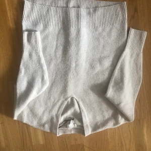 Stickad tröja - Skön stickad beige tröja