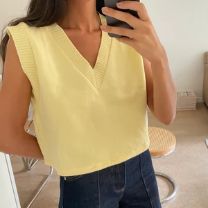 Gul väst - Aldrig använd gul väst från Zara.