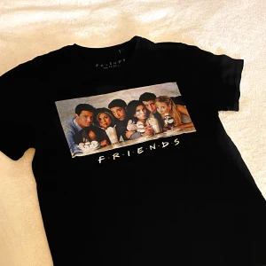 Friends t-shirt - Knappt använd Friends t-T-shirt i bra skick. 