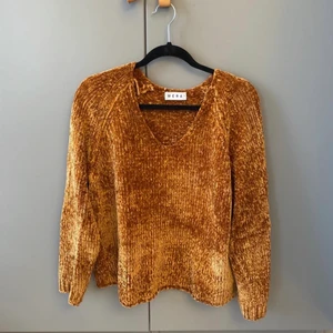 Mysig tröja från märket WERA - Köpt på Åhléns. Storlek 36  Hämtas i vallastaden i Linköping  Kan fraktas, köparen står för frakt.