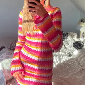 Bershka klänning  - Säljer min bershka klänning som väldigt populär, är använd 1 gång. I storlek M men passar mig som är en S. Säljer för 310 inkl frakt❤️‍🔥