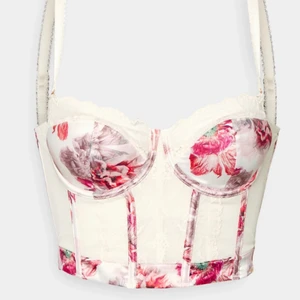 Korsett  - Snygg korsett i storlek XS , justerbar där bak. Använd 1 gång. 