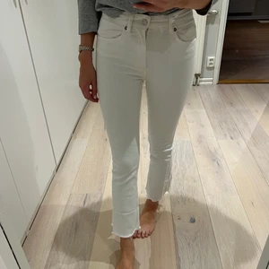 Zara jeans - Vita jeans från Zara i storlek 34🤍🤍