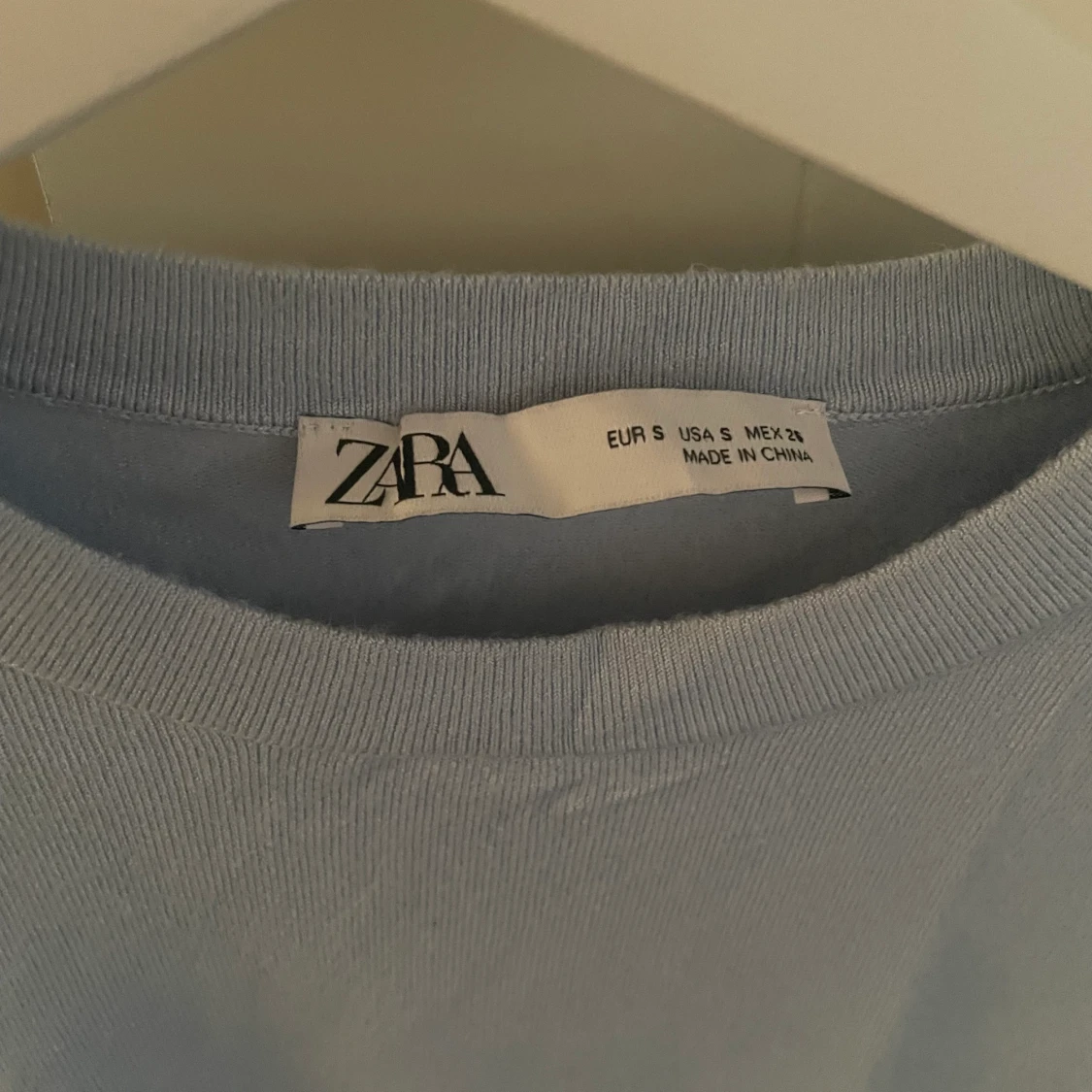 Blå stickad tröja - 90