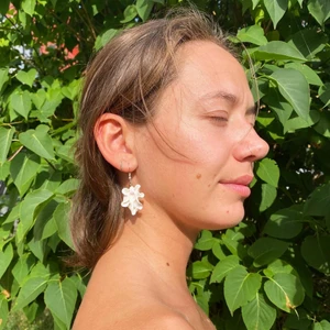 Örhängen  - Unika yoni örhängen med korall inspo