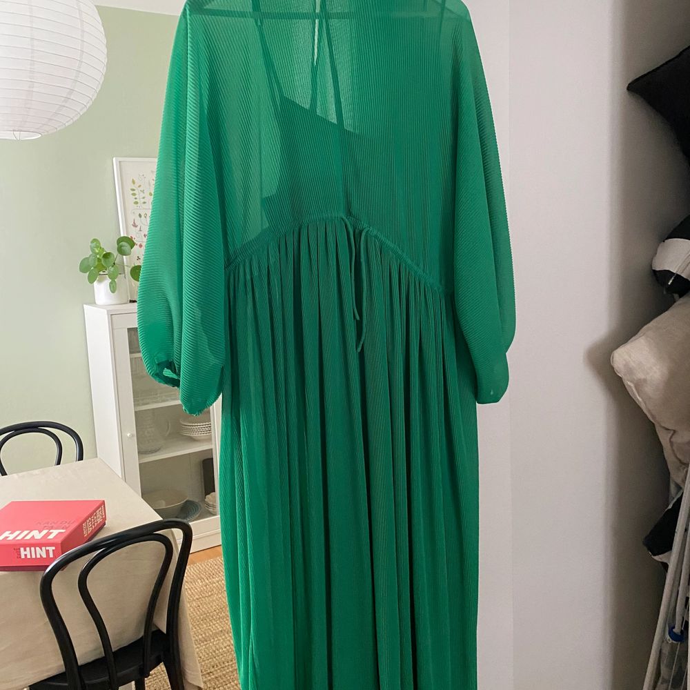 Grön klänning Zara - Zara | Plick Second Hand