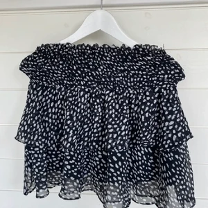 Volang kjol - Snygg volang kjol köpt på Chelsea i Göteborg🖤🤍