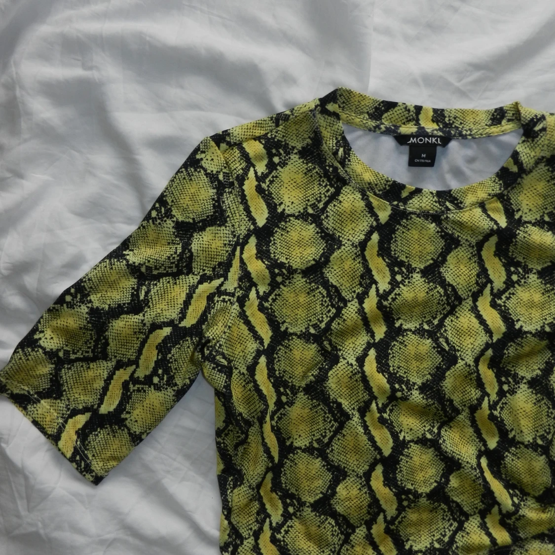 Orm mönstrad tröja