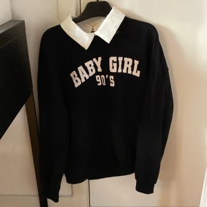 Svart tröja i bra skick i st 152 - En svart tröja i st 152 i bra skick!