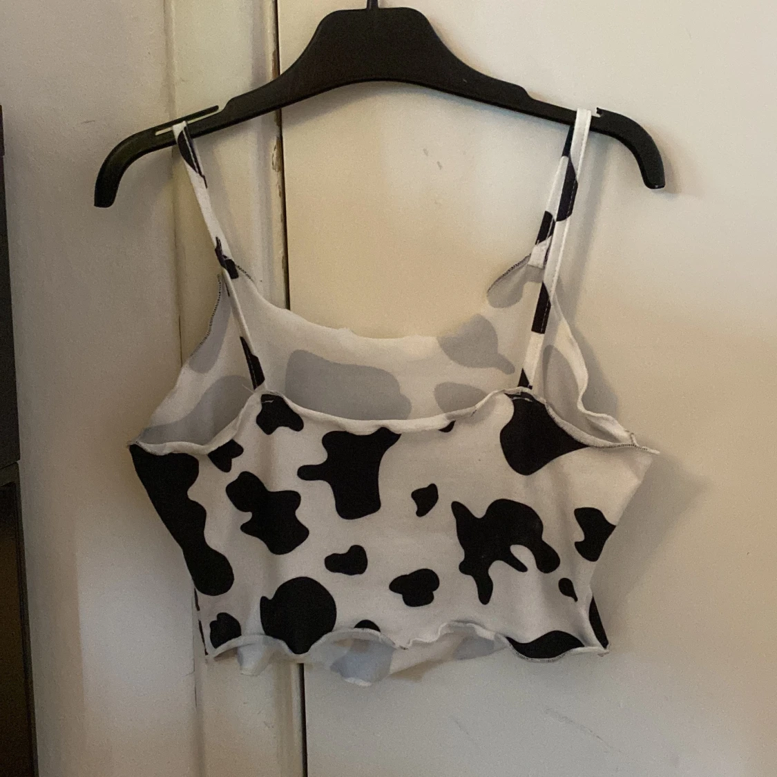 Magtröja med ko mönster och i st 10-11 så 146? - 90