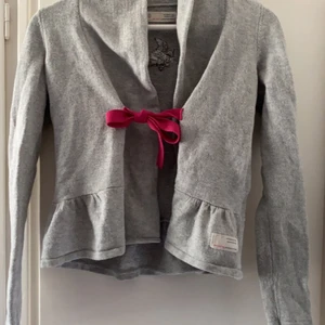 Odd molly kofta storlek 0 - Odd molly kofta i väldigt bra skick aldrig använd storlek 0 vilket motsvarar xs till s