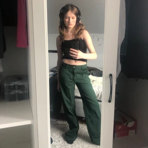 gröna jeans - jättefina gröna jeans!!! använd fåtal gånger.